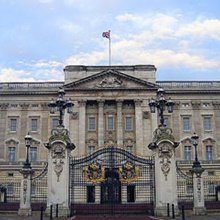 Buckingham-palota eddig nem látott családi képekkel
