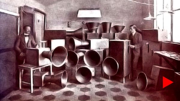 Luigi Russolo Intonarumori hangszercsoportja (1913)