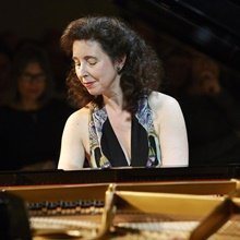 Angela Hewitt a Concerto Budapesttel ad koncertet