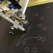 Rajzoló robottal jeleníti meg a MOME a Barabási-hálózatokat