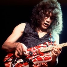 Eddie Van Halenre emlékezik a rockvilág