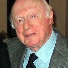Elhunyt Norman Lloyd, aki még együtt forgatott Hitchcockkal és Chaplinnel