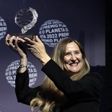 Luz Gabás nyerte az egymillió euróval járó Planeta spanyol irodalmi díjat