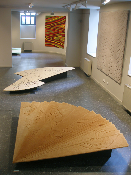 Csomó a köbön -  Brinkus Kata, Gulyás Judit és Füzesséri Erika szőnyegtervező kiállítása, 2007