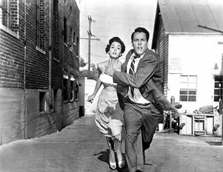 '56 Kevin McCarthy és Dana Wynter a menekülő szerelmesek