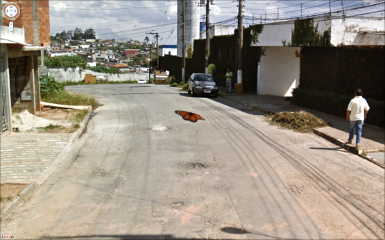Jon Rafman: 9-eyes (részlet) - pillangó a Google Street View-ban