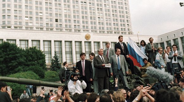 Borisz Jelcin köztársasági elnök az 1991-es puccskísérlet alatt