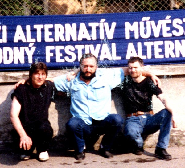  Slavko, Jaroslav és László Érsekújvárott, 1990 (Fotó: Juhász Rokkó)
