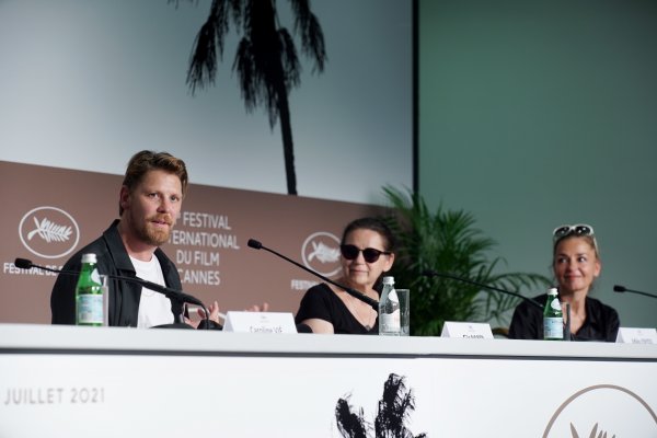 Sajtótájékoztató Cannes-ban (Gijs Naber, Enyedi Ildikó)