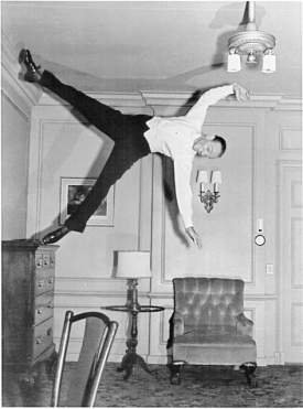 Fred Astaire a plafonra mászik