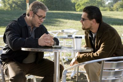 Hazugságok hálója (Russell Crowe és Leonardo DiCaprio)