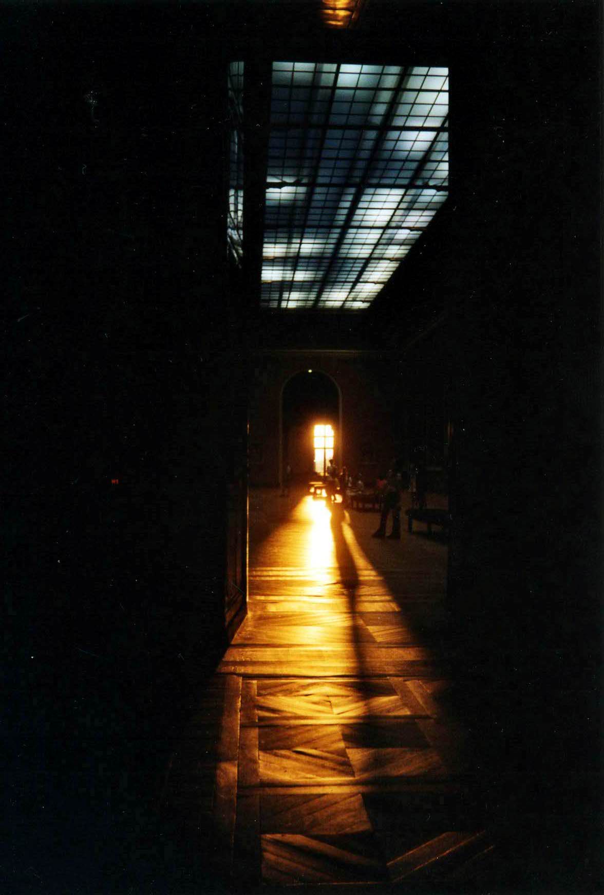 Zárás előtt, Musée du Louvre